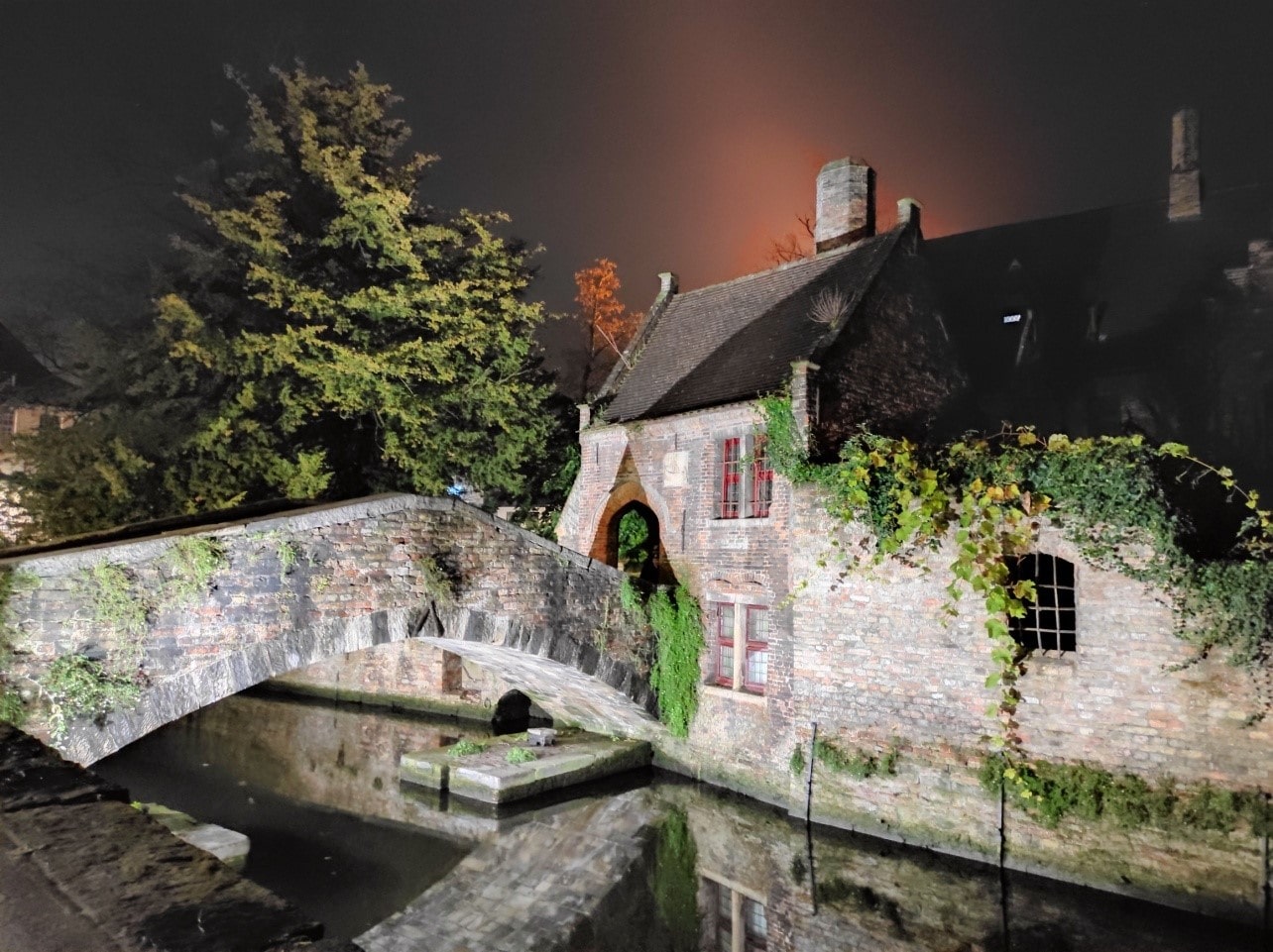 Bonifacius Bridge, Bruges (Photo by Rouli Balopoulou) Bonifacius Bridge, Bruges (Photo by Rouli Balopoulou)
