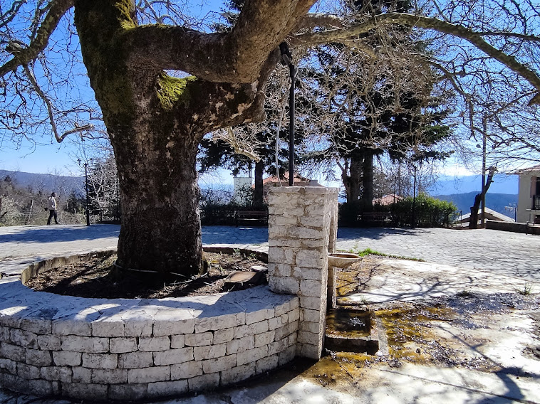 Πλατεία Μερκάδας - photo @ideostrovilos