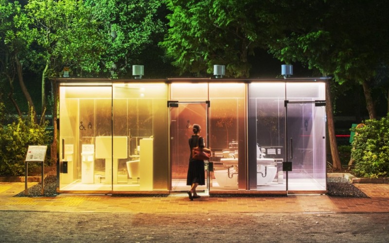 public toilet in Shibuya,Tokio Δημόσιες τουαλέτες στο Τόκιο!