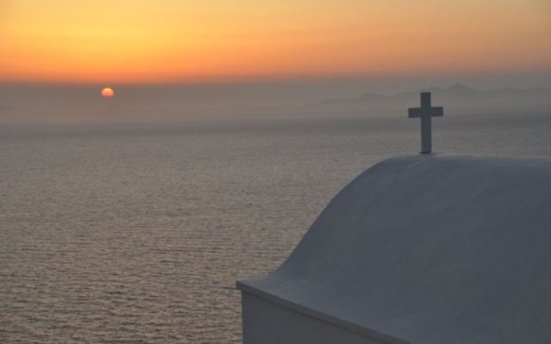 Τα κυκλαδίτικα ξωκλήσια και το "τάμα" του Ελύτη