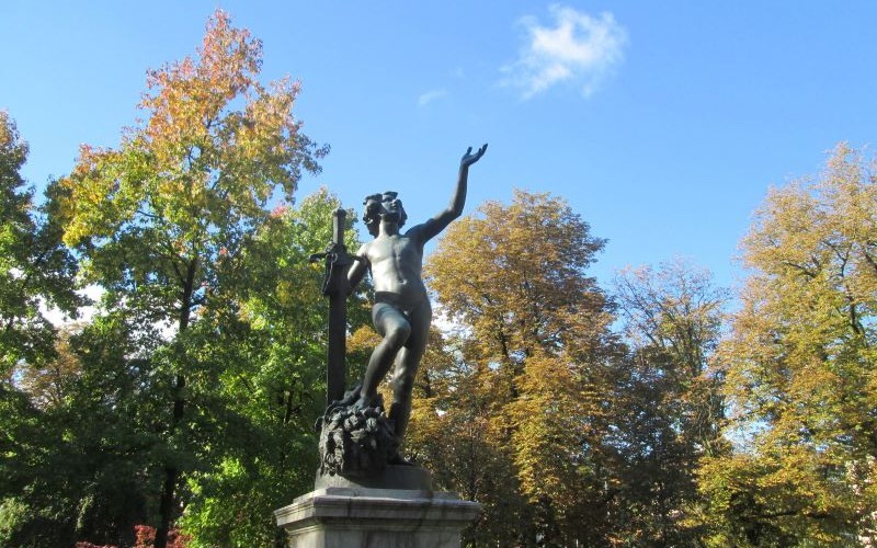David and Goliath - Parc des Bastions, Geneve (Photo credit @Lito_Seizani) Ο λεπτεπίλεπτος νέος