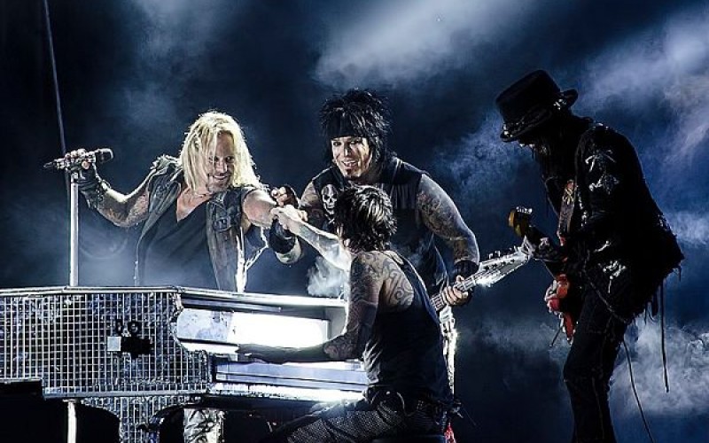 Mötley Crüe playing at Sweden rock festival 2012.- photo author: Bjornsphoto@wikipedia Motley Crue - Γράφοντας ιστορία, δημιουργώντας ένα τέρας