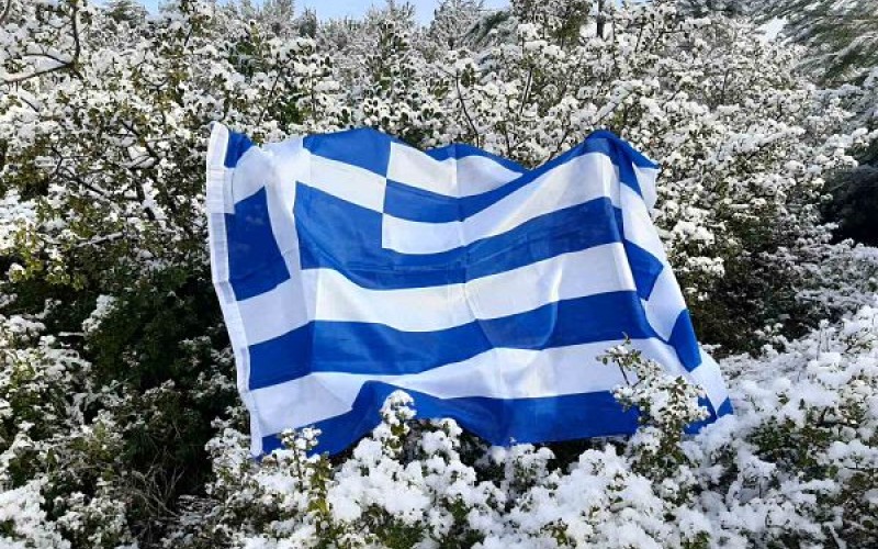 Αεεεεέρααααααα! Μια ιστορία μακρινή σαν παραμύθι Ελληνική σημαία στα χιόνια-photo credit @N. Papadakis Αεεεεέρααααααα! Μια ιστορία μακρινή σαν παραμύθι