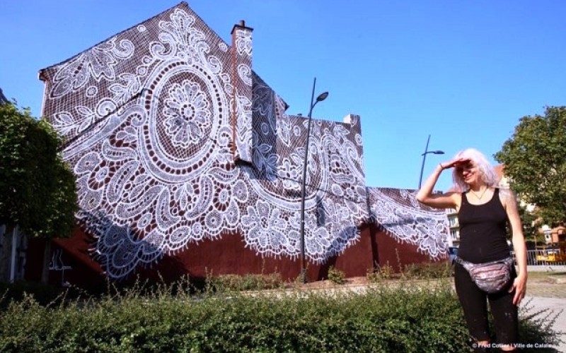 Ένα δαντελωτό graffiti για το μουσείο του Calais